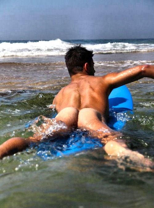 dashboardbutts:  Paradise By The Dashboard Butts For more hot butts follow: Dashboard Butts