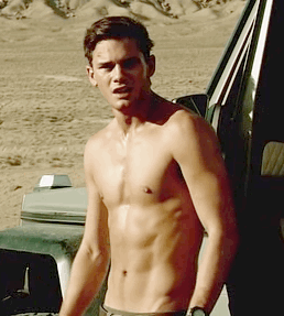 amazingmalenudity:    Jeremy Irvine   