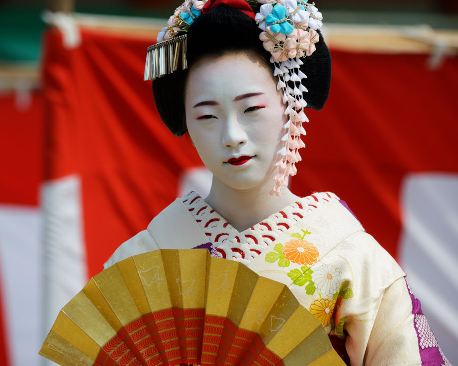 geisha-kai:  Maiko Ichiaya of Pontocho dancing at the Heian Shrine by Tamayura on