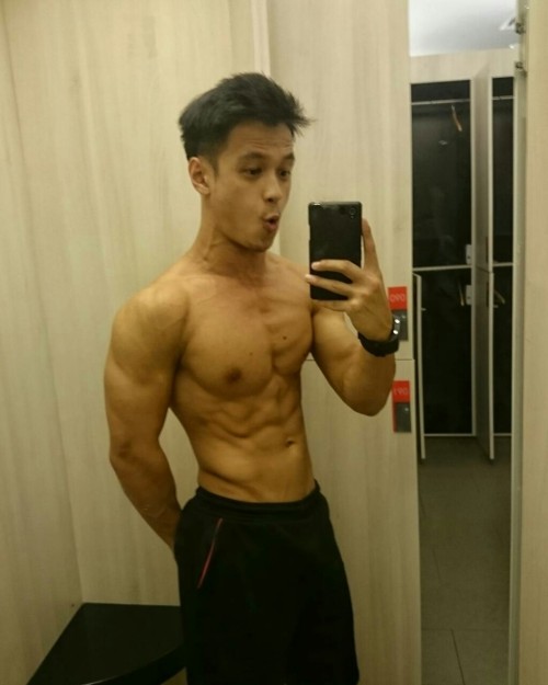 fuckyeahsgbois:  anakkampungperantauan: shamklang77:  Suke body mcm ni  fuh   Cute but was cuter before he bulked up