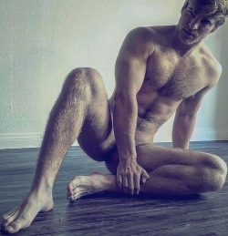 cuddlyuk-gay:    I generally reblog pics of guys with varying degrees of hair, if you want to check out some of the others, go to: http://cuddlyuk-gay.tumblr.com  