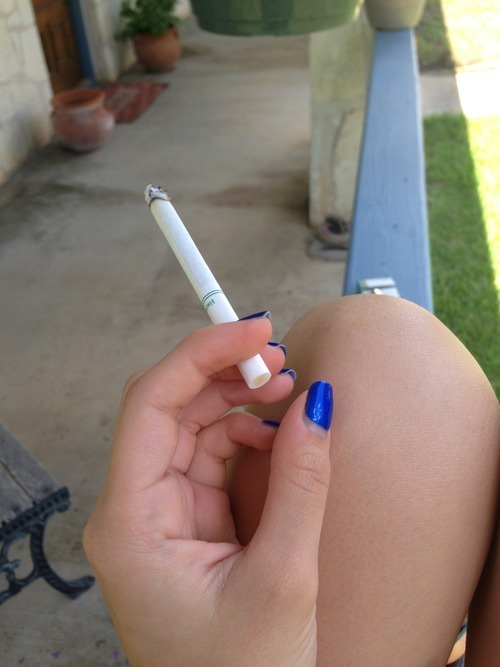 Nice hold cigarete