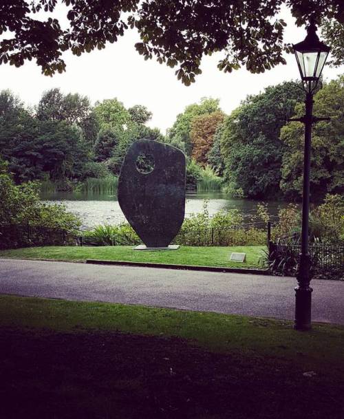 Holey stone in Battersea Park #batterseapark #battersea #park #london #sculpture #pond (at Battersea