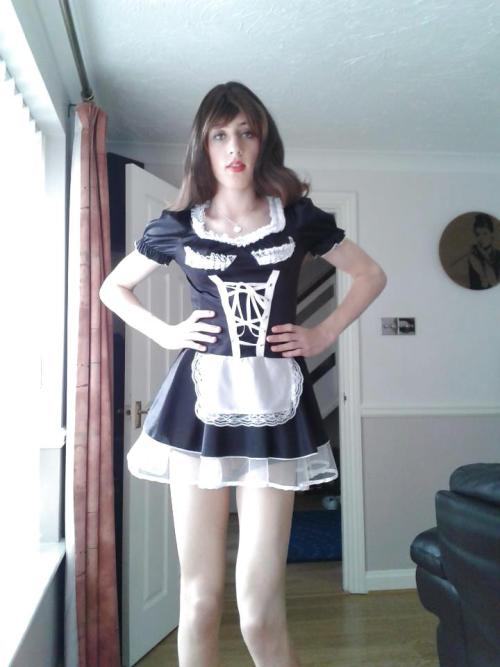 sissydebbiejo:  Pretty cross-dressers. 