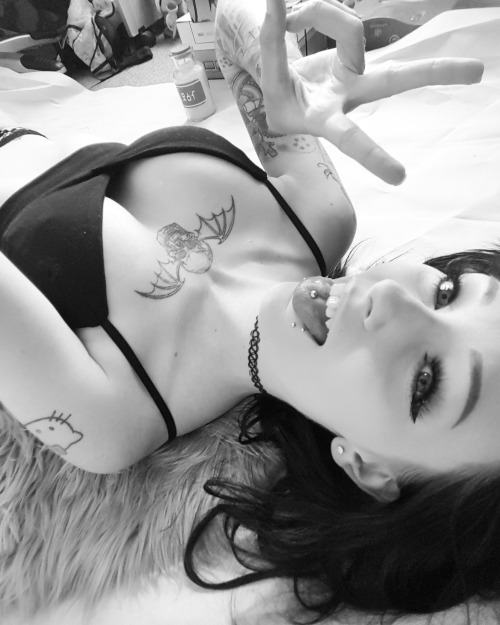 hyliasuicide:  6 more days until I go to LA! Cant wait ✌