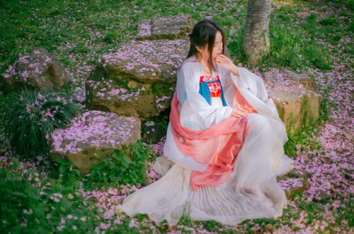 hanfu for huazhao festival (birthday of all flowers celebrated on the 12th February of lunar calenda