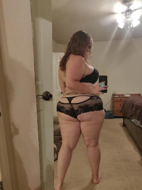 southerns-stuff: hugelovedezire: Come take a bite Very sexy All dressed up for me Baby Love it