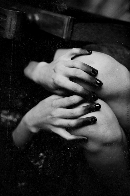 black and white blog.