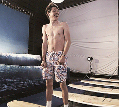 cashtonhugs:  Niall- behind the scenes of KISS YOU. 