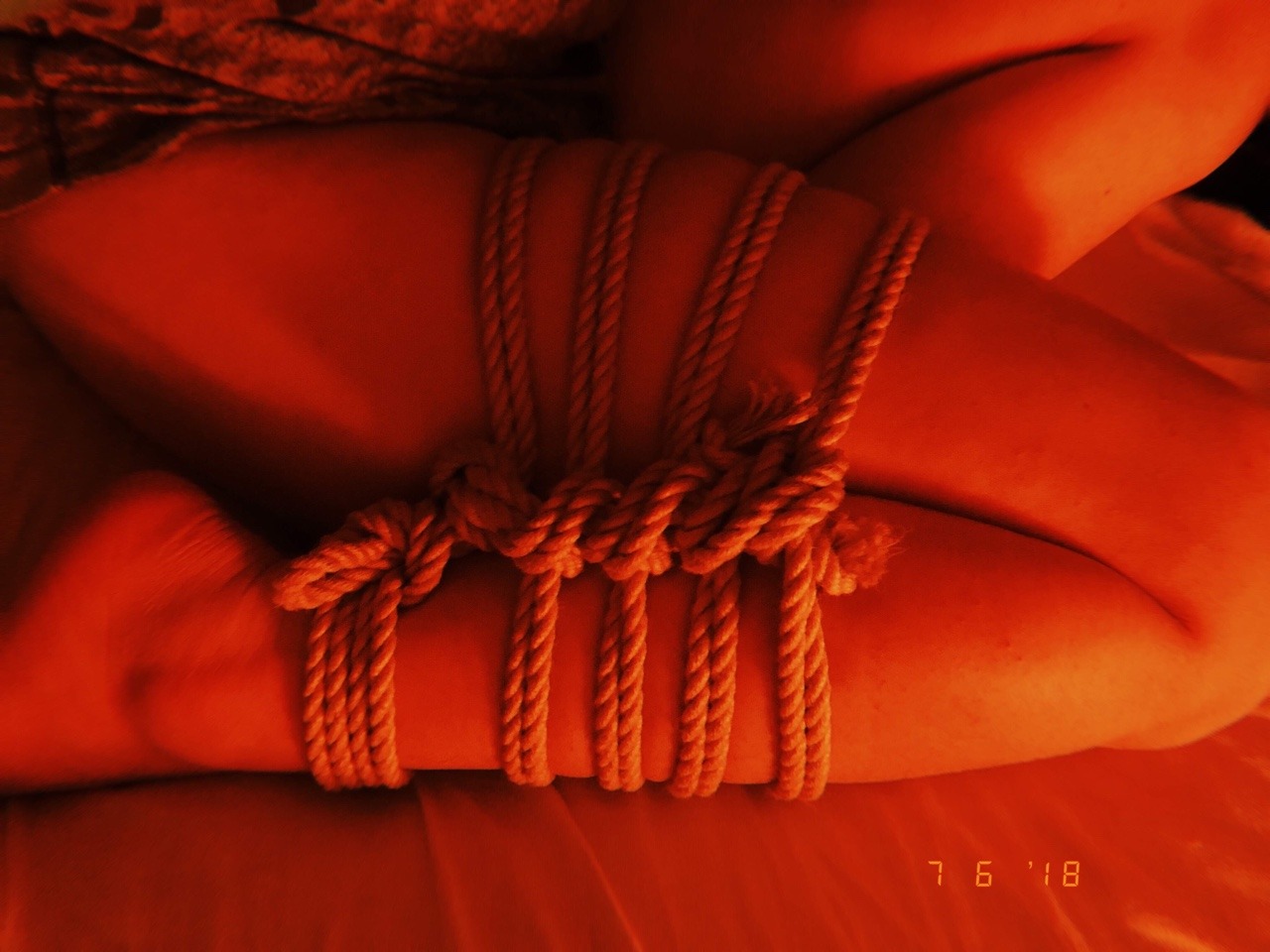 gxldenboy:  first time playing with some rope so it’s a bit messy he/him ⛓