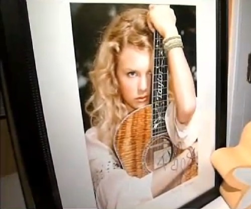 xloveswift:Picture taken by Andrew Orth that is still in Taylor’s childhood bedroom in Wyomissing. x