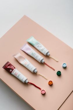 birdasaurus:https://www.glossier.com/