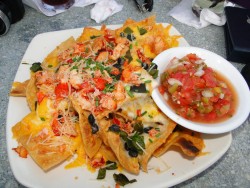 everybody-loves-to-eat:Lobster nachos.   &lt;3