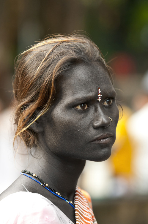 yung-human:dawn-of-manasseh:fromzimbabwee:humansofcolor:yearningforunity: Indigenous woman, India Br
