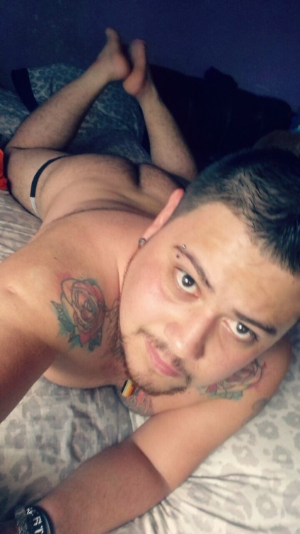 osoregio85:  iisaiidaleess24:  Ando Un Poco Caliente Quien Me Ayuda A Bajar Está Calentura “🐻💦🔥✨  #Cachorro #Chubby #Oso #Chasser #Hot #Sexysgordito  😍😍