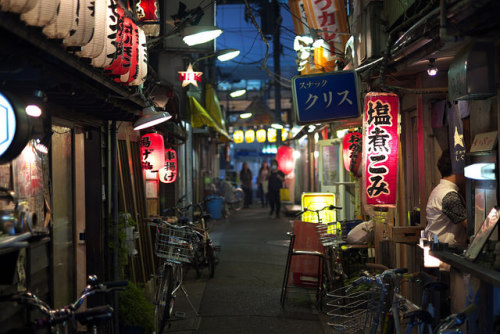 daisyhana: ileftmyheartintokyo: Sangenjaya alley by HiroshiTakahashi on Flickr. kawaiikawaiikawaii