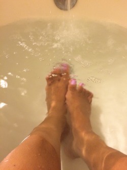 naked-sophisticated:  Bath time. I just got