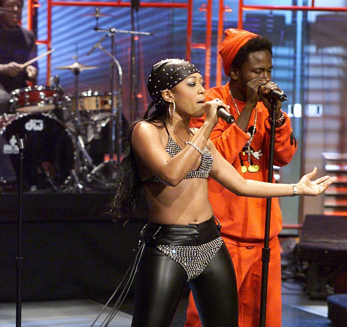 surra-de-bunda:  Trina performing on the Tonight Show With Jay Leno (April 2001)