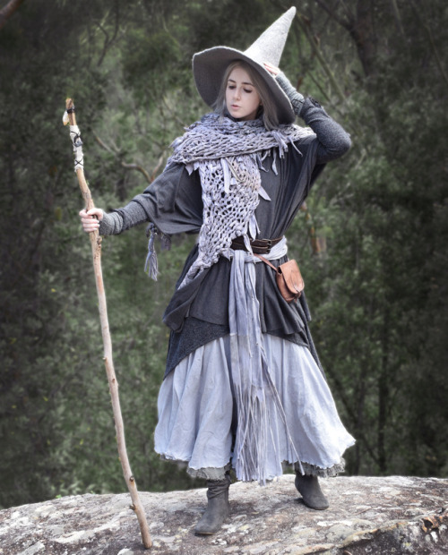 crowrunner:Mithrandir Hat - CostureroRealScarf and belt - RaintowerEverything else is second handIns