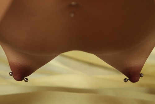 auntiesuz:My Oh My…. what a pair of cutie puffy nipples, add those piercings..mouthwatering indeed
