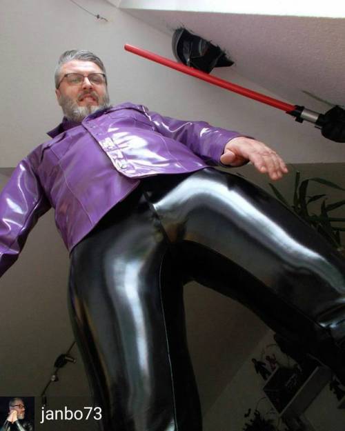 Credit to @janbo73 : #latex #rubber #rubberman #latexsuit #catsuit #gay #gayfetish #instagay #gaydud