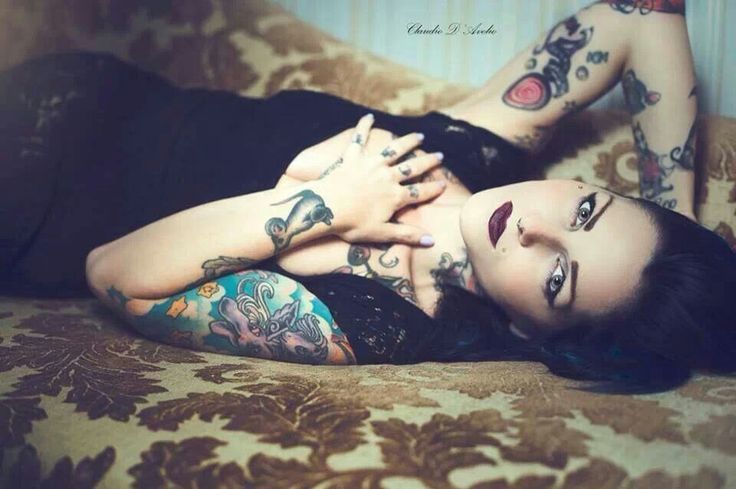 tattoed-babes:  Tattoed girl