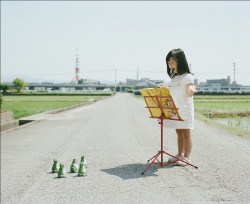 thekhooll:  Portraits 101 Nagano Toyokazu is a photographer from Ishikawa, Japan. He is also a father to two adorable daughters, Miu and Kanna. Both daughters have been the focus of several creative portrait series which you can find on Flickr. 