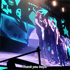 craicthatniall: after they sang happy birthday to niall 9/12/15 