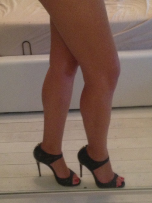 marketingslut: I’m wearing my favourite heels. Now I need someone to take me dancing x