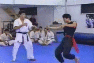 guts-and-uppercuts:  A Drunken Boxing practitioner getting absolutely destroyed by