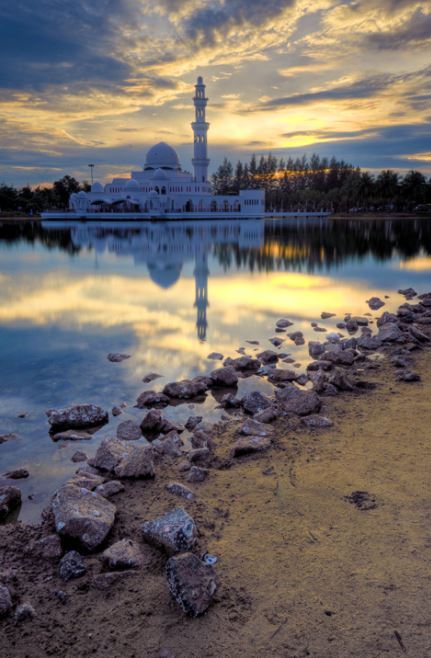 The Floating Mosque / Malaysia (by Abdul Manaf Yasin).