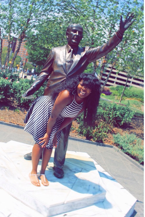 toots-toots: scottyblake91:  toots-toots:  Carefree young ladies, where yall at?! 😊😊🌞  Looks like the inner harbor in Baltimore   That’s exactly where I was! And the aquarium!   You backed it up on donald schaefer lol