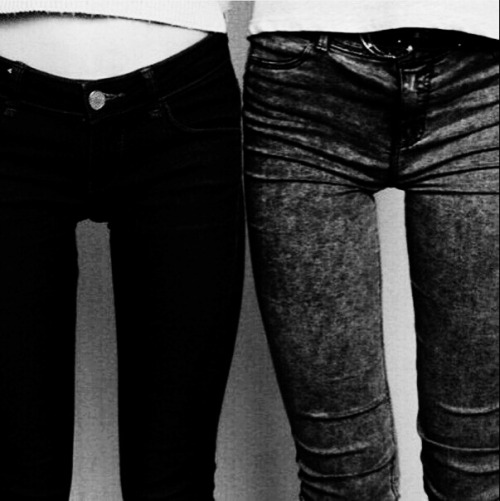 brookey1125:  B&W Skinny jeans thinspo