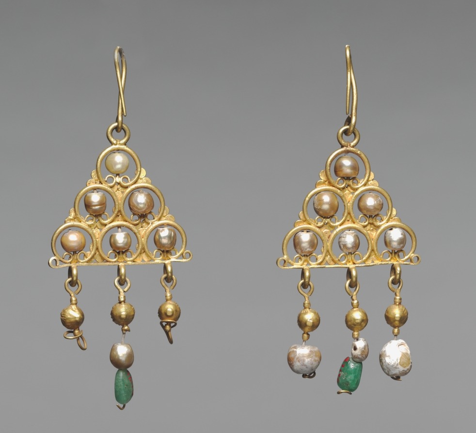 theancientwayoflife:~ Earrings (pair).  Place of origin: Byzantium Period: early