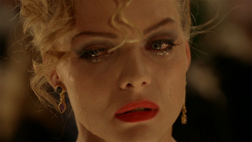 trishjenners: Batman Returns (1992) “A kiss under the mistletoe. You know, mistletoe can be de