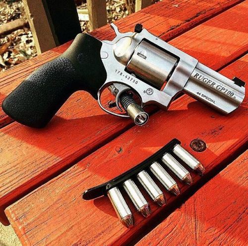 ⠀⠀⠀⠀⠀⠀ ⠀⠀⠀⠀⠀⠀⠀⠀⠀⠀ MΔΠUҒΔCTURΣR: Ruger MΩDΣL: GP100CΔLIβΣR: 44 SpecialCΔPΔCITΨ: 5 RoundsβΔRRΣL 