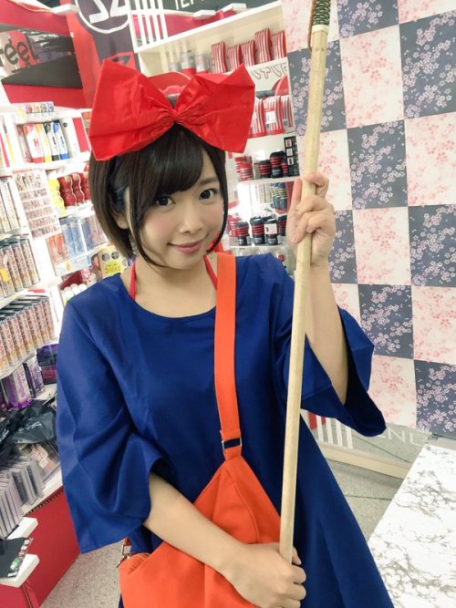 (via Japanese Adult Film Actress Turns Heads adult photos