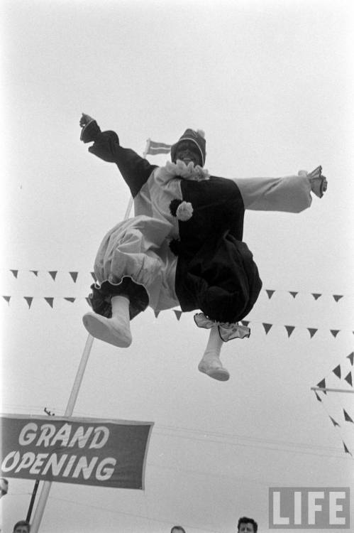 Grand Opening(Grey Villet. 1960)