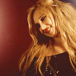scarjoboobs-blog:  four gifs of Juno Temple (asked by lokispants). 