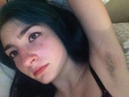 achselhaare:  sadisticly:  my pit hair is coming back in so happy😪  www.dont-shave.com 