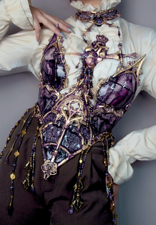 evermore-fashion:  Joyce Spakman ‘Royal Blood Stained’ Glass Corset [x]