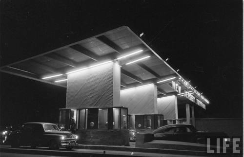 New Jersey Turnpike at night(Peter Stackpole. 1951)