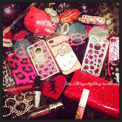 diirtyprettythingz: my stuff :)  Ahhhhh where is that hello kitty cover from?!?! I want one really b