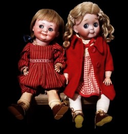 teenytynie: Googly dolls. Left: AM323 by