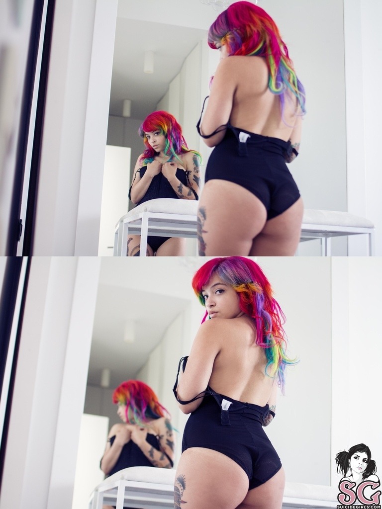 luasuicide:  I’ve got a new set on SuicideGirls! Check it out here  https://suicidegirls.com/girls/lua/album/2019850/prisma/