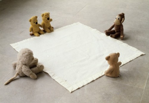 czudej:Mike KelleyArena #7 (Bears), 1990Stuffed animals on blanket, 11.5 x 53 x 49 inches. 