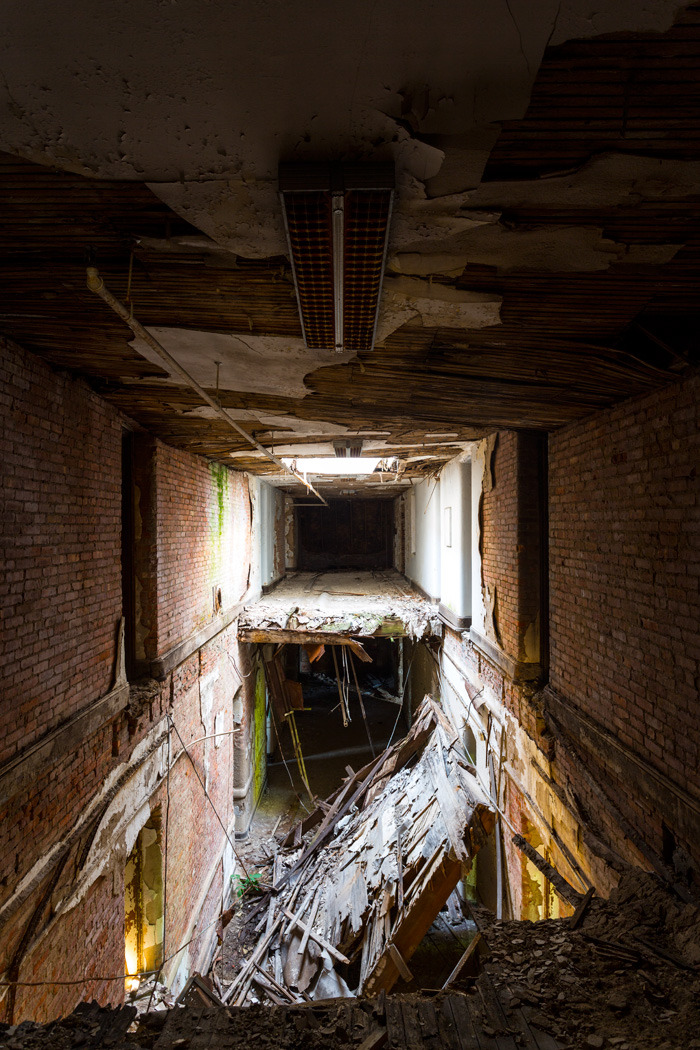 ianference:  Traipsing about the ruins of Poughkeepsie’s Hudson River State Hospital