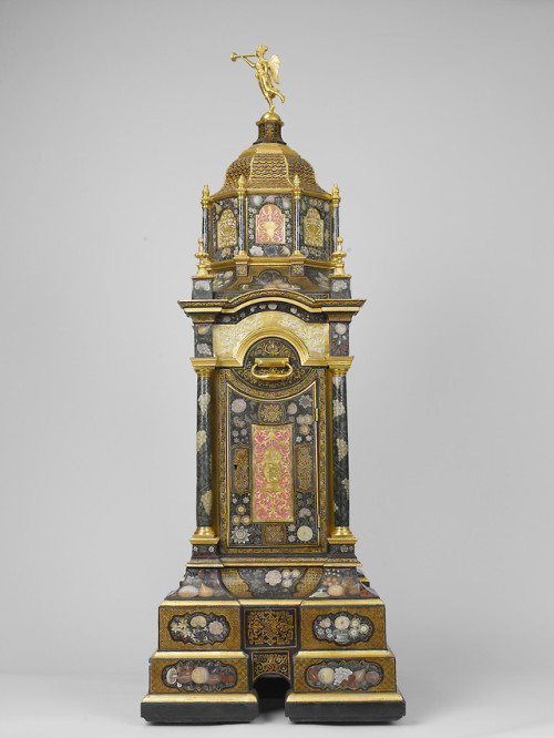 marylibra:Table clock circa 1740JOHN PYKE (ACTIVE 1710-77)Painted and gilded pine case, partly overl