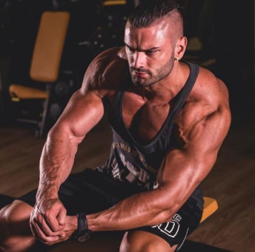 the-life-god:  In the gym with: Valentin Mitev Follow Valentin on his official social media accountsInstagram: https://www.instagram.com/valentin.academy/ 