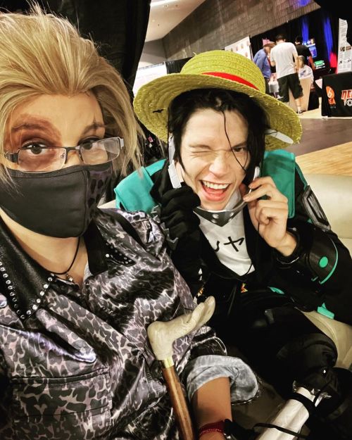 Sometimes Deku gets a little strange.  . . Deku: @still_not_trending  Ignis: Me . . #momocon #momoco